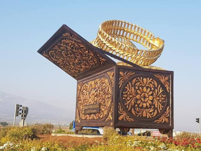 Hala Rönesans girememiş olmamıza neden olan heykeller. İçinden tombul çocuk çıkan karpuz heykeli ne ki - Resim: 8