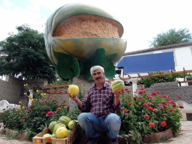 Hala Rönesans girememiş olmamıza neden olan heykeller. İçinden tombul çocuk çıkan karpuz heykeli ne ki - Resim: 15