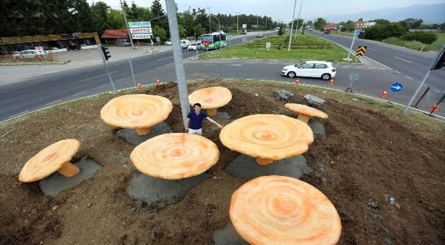 Hala Rönesans girememiş olmamıza neden olan heykeller. İçinden tombul çocuk çıkan karpuz heykeli ne ki - Resim: 19