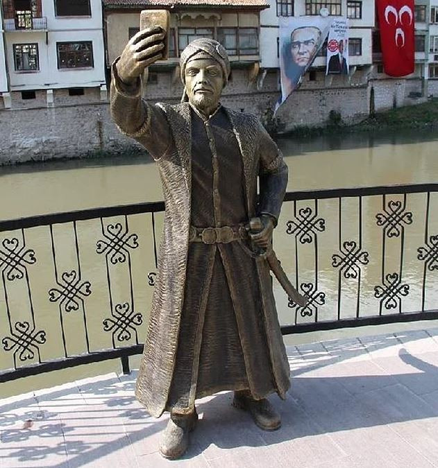 Hala Rönesans girememiş olmamıza neden olan heykeller. İçinden tombul çocuk çıkan karpuz heykeli ne ki - Resim: 24