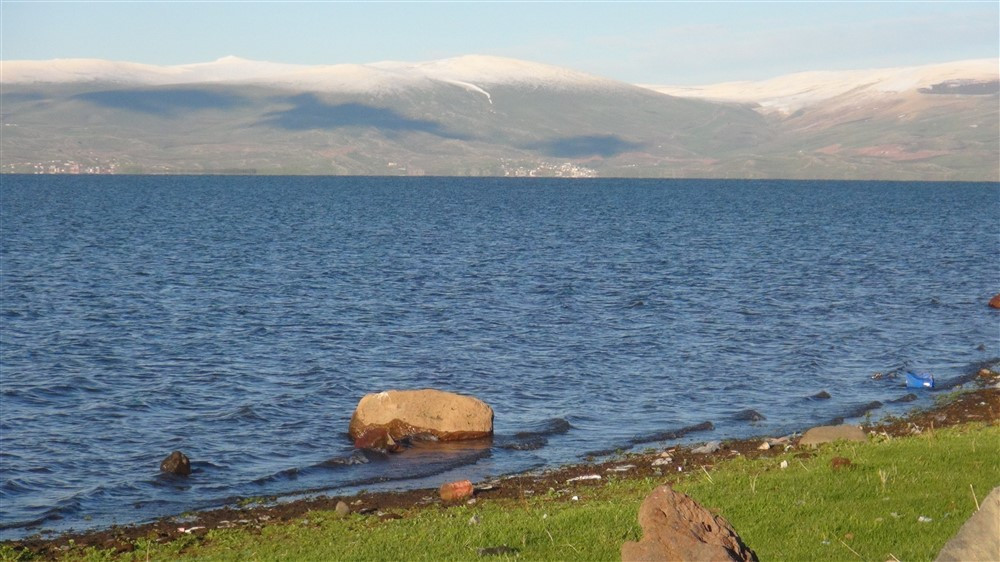 Doğa harikası Çıldır Gölü'nün manzarası görenleri büyülüyor - Resim: 11
