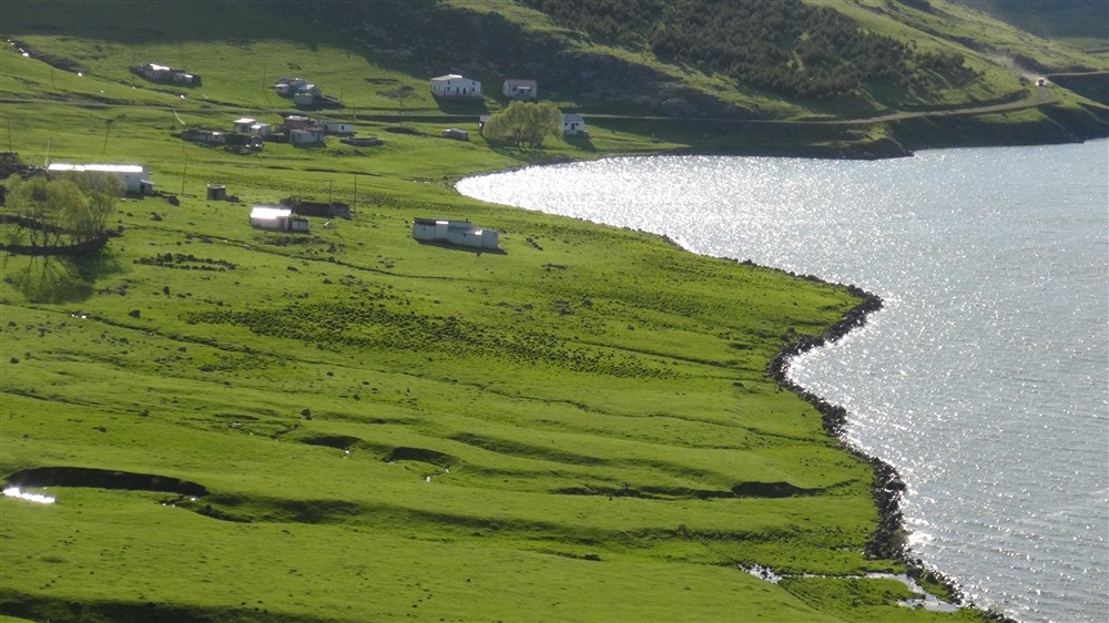 Doğa harikası Çıldır Gölü'nün manzarası görenleri büyülüyor - Resim: 5