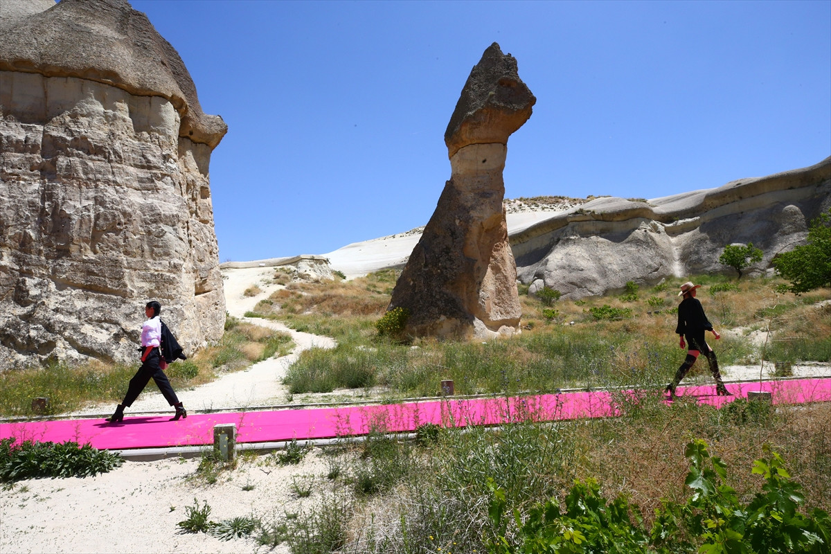 Peribacaları arasında moda defilesi düzenlendi - Resim: 12