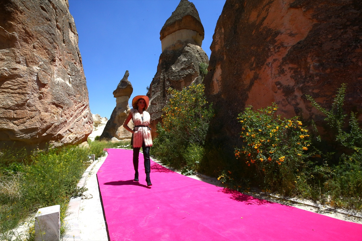 Peribacaları arasında moda defilesi düzenlendi - Resim: 14