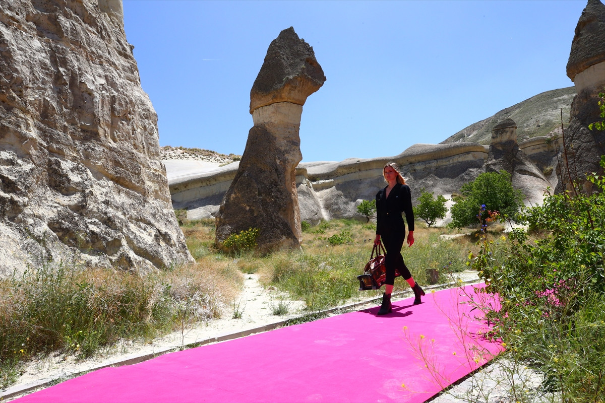 Peribacaları arasında moda defilesi düzenlendi - Resim: 7