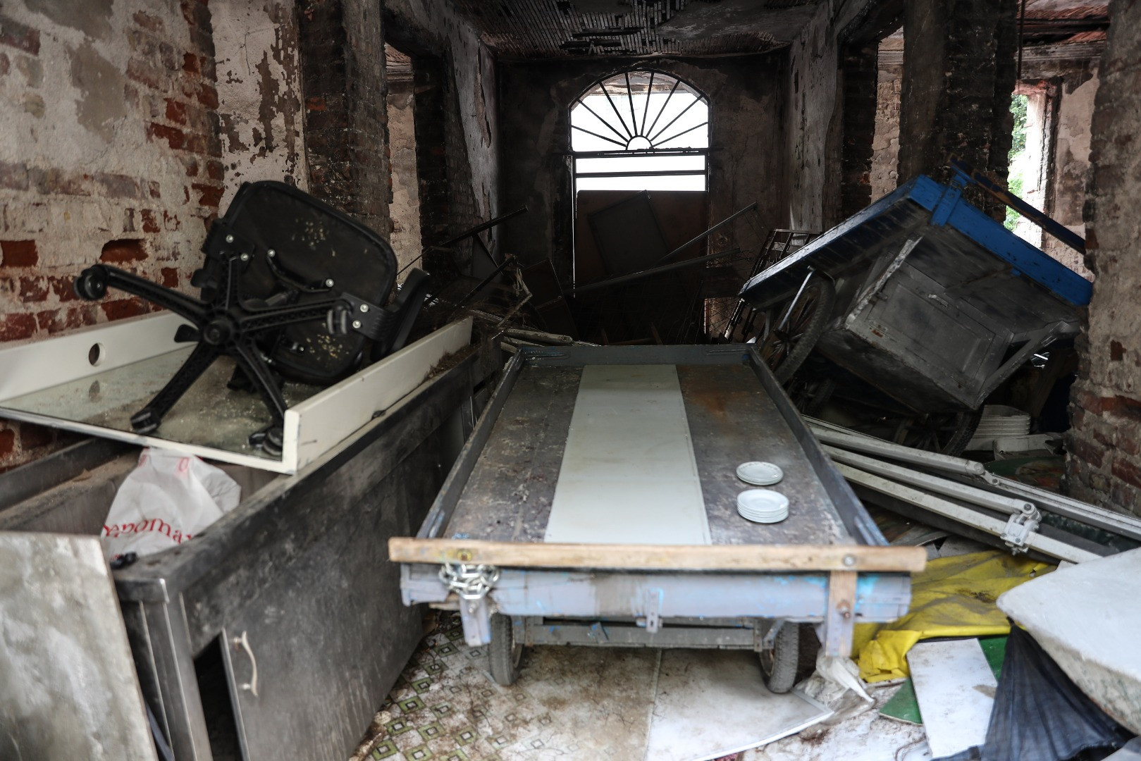 Türk edebiyatının usta ismi Cenap Şahabettin'in evi otopark oldu - Resim: 11