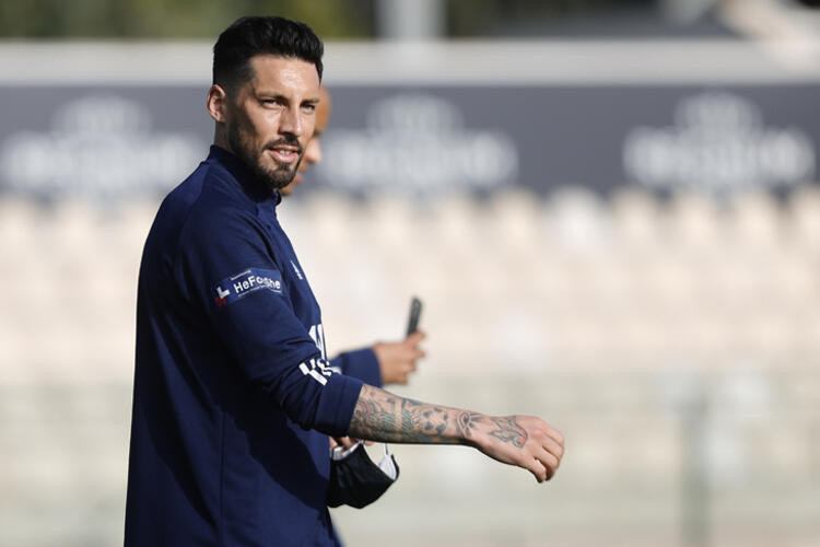 'Tatilini bırak gel' demişti! İki yıldızın biletini kesti - Resim: 12