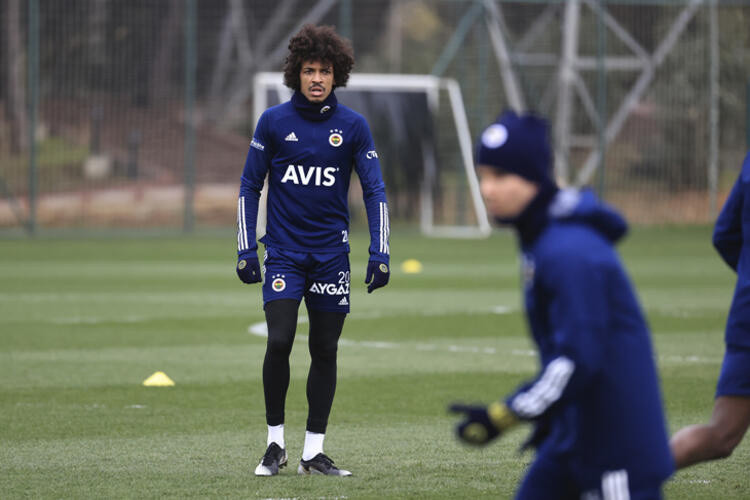 'Tatilini bırak gel' demişti! İki yıldızın biletini kesti - Resim: 7