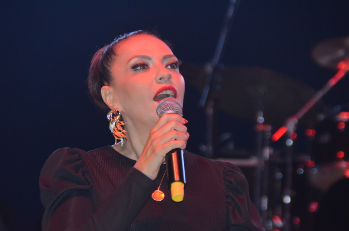 Ünlülerden engelliler yararına konser - Resim: 16