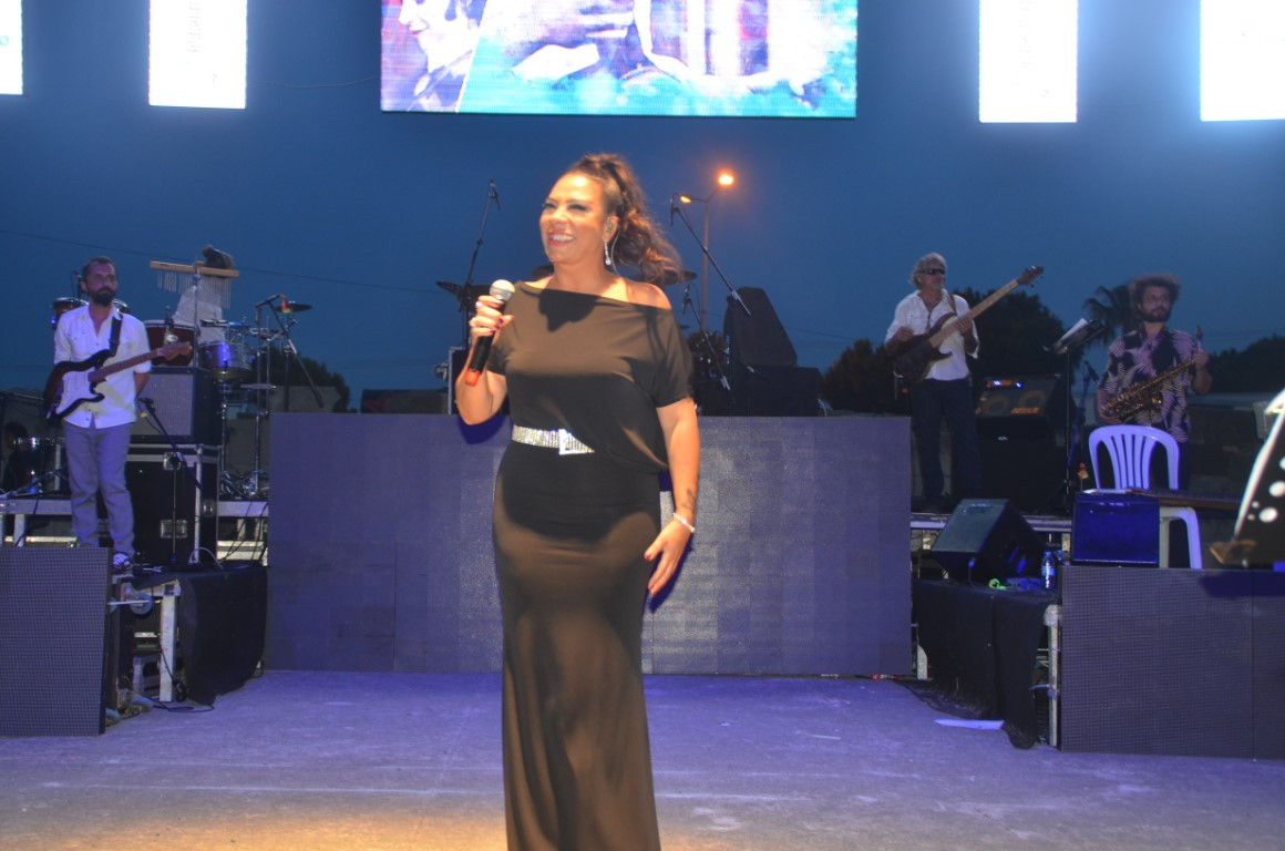 Ünlülerden engelliler yararına konser - Resim: 14