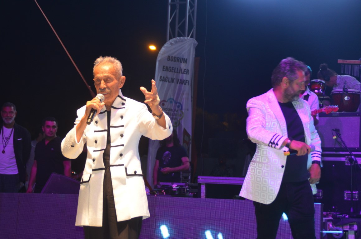 Ünlülerden engelliler yararına konser - Resim: 1