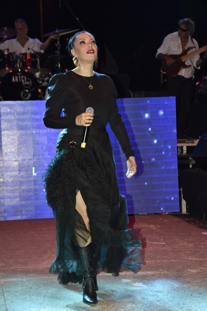 Ünlülerden engelliler yararına konser - Resim: 11