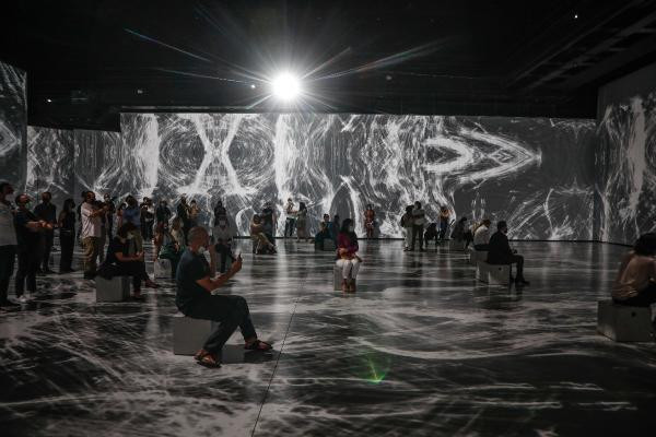 Yapay zeka algoritmalarıyla Van Gogh tablolarının içinde gezildi - Resim: 8