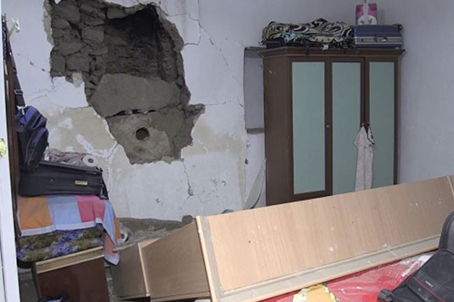 5.2’lik Bingöl depremi korkuttu. Evlerde oluşan hasar gün ağarınca ortaya çıktı - Resim: 6