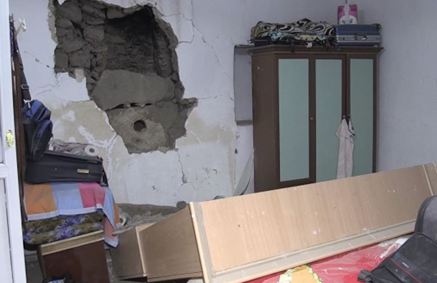 5.2’lik Bingöl depremi korkuttu. Evlerde oluşan hasar gün ağarınca ortaya çıktı - Resim: 3