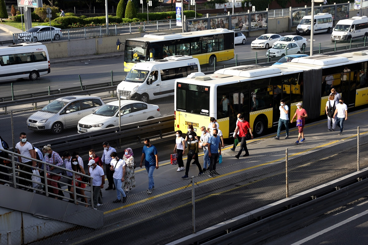 Normalleşmenin ilk gününde toplu taşımada yoğunluk - Resim: 10