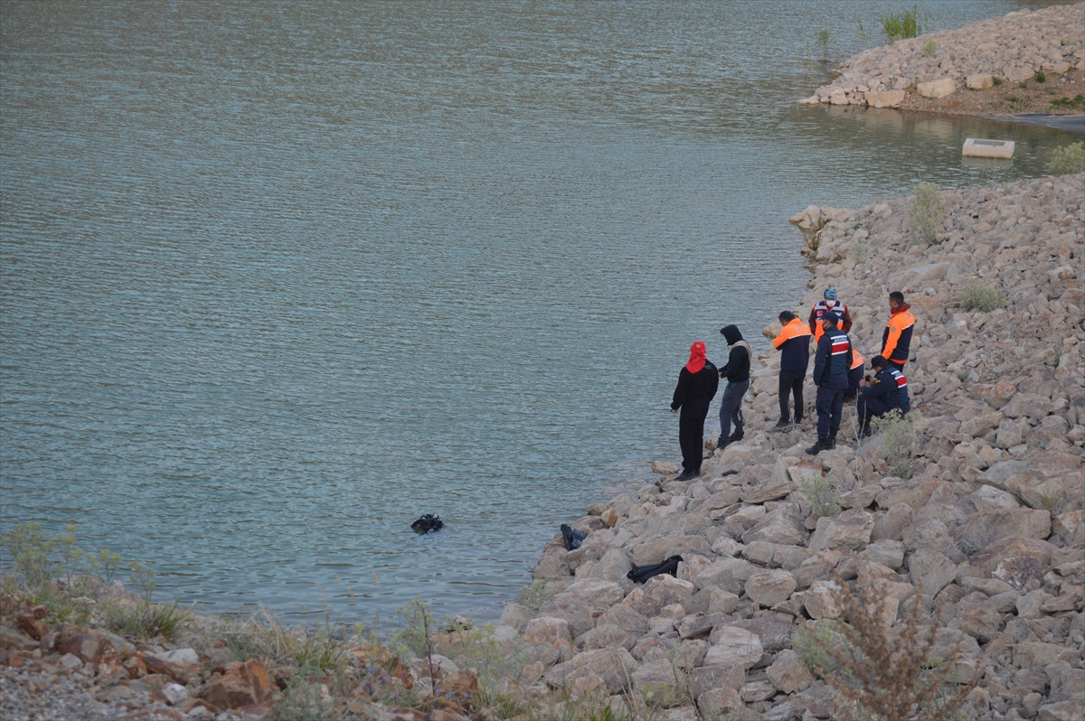 Sulama göletine düşen 2 kardeşin cesedi bulundu - Resim: 8