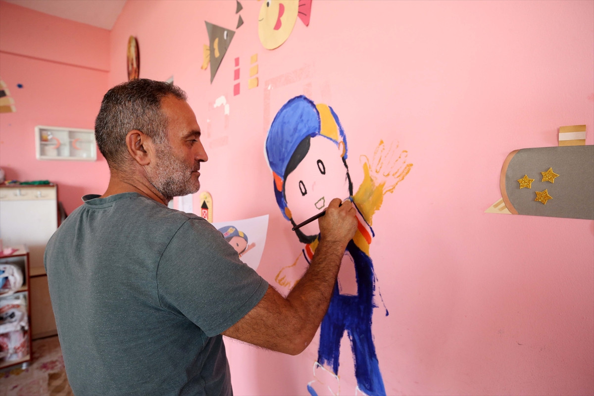 Elektrik ustası gönüllü olarak sınıf duvarlarını renklendiriyor - Resim: 12