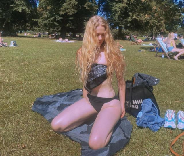 Serel Yereli'den bikini üstü yerine ilginç tercih - Resim: 2