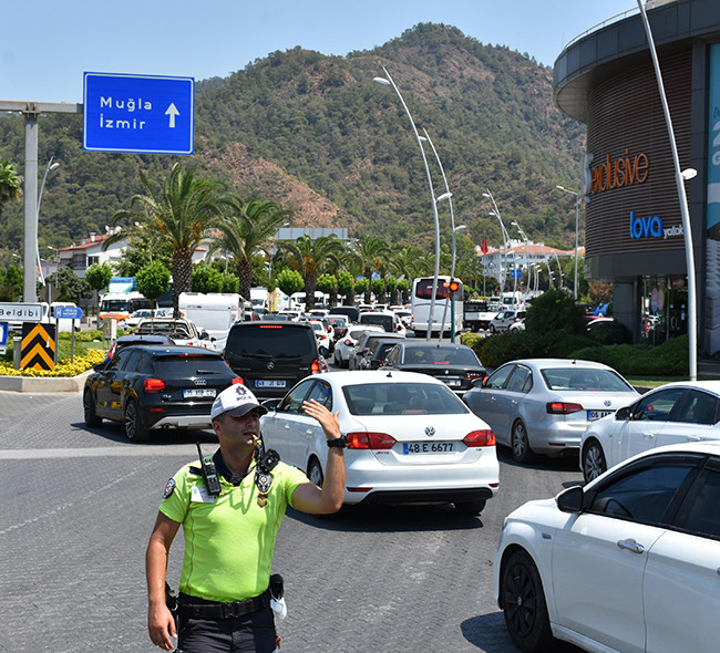 500 bin tatilci gitti Marmarisliler rahat bir nefes aldı - Resim: 13