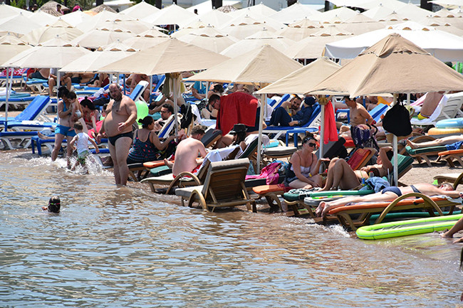 500 bin tatilci gitti Marmarisliler rahat bir nefes aldı - Resim: 3