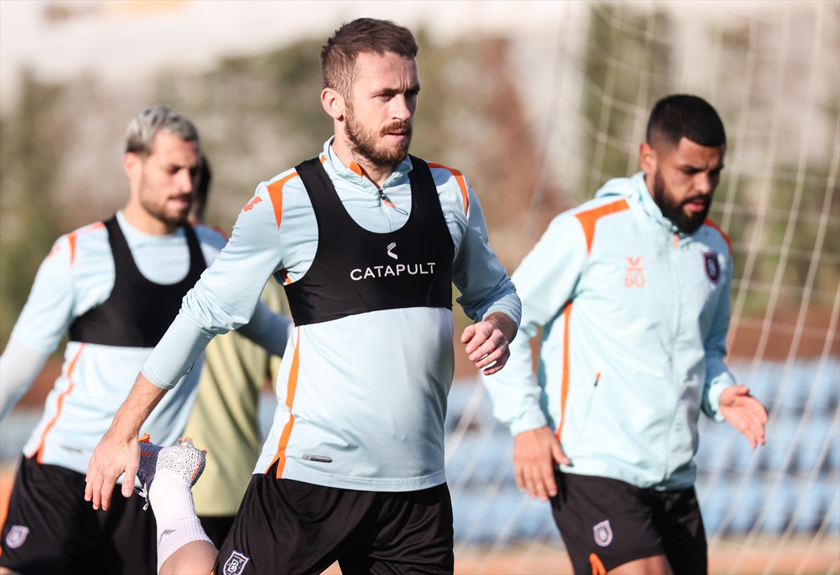 Emre Belözoğlu ilk antrenmanına çıktı - Resim: 10