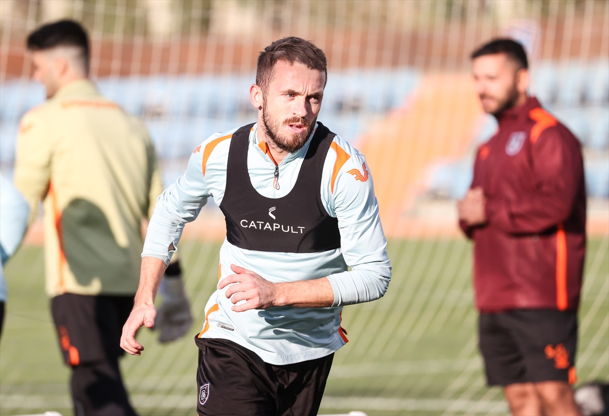 Emre Belözoğlu ilk antrenmanına çıktı - Resim: 8