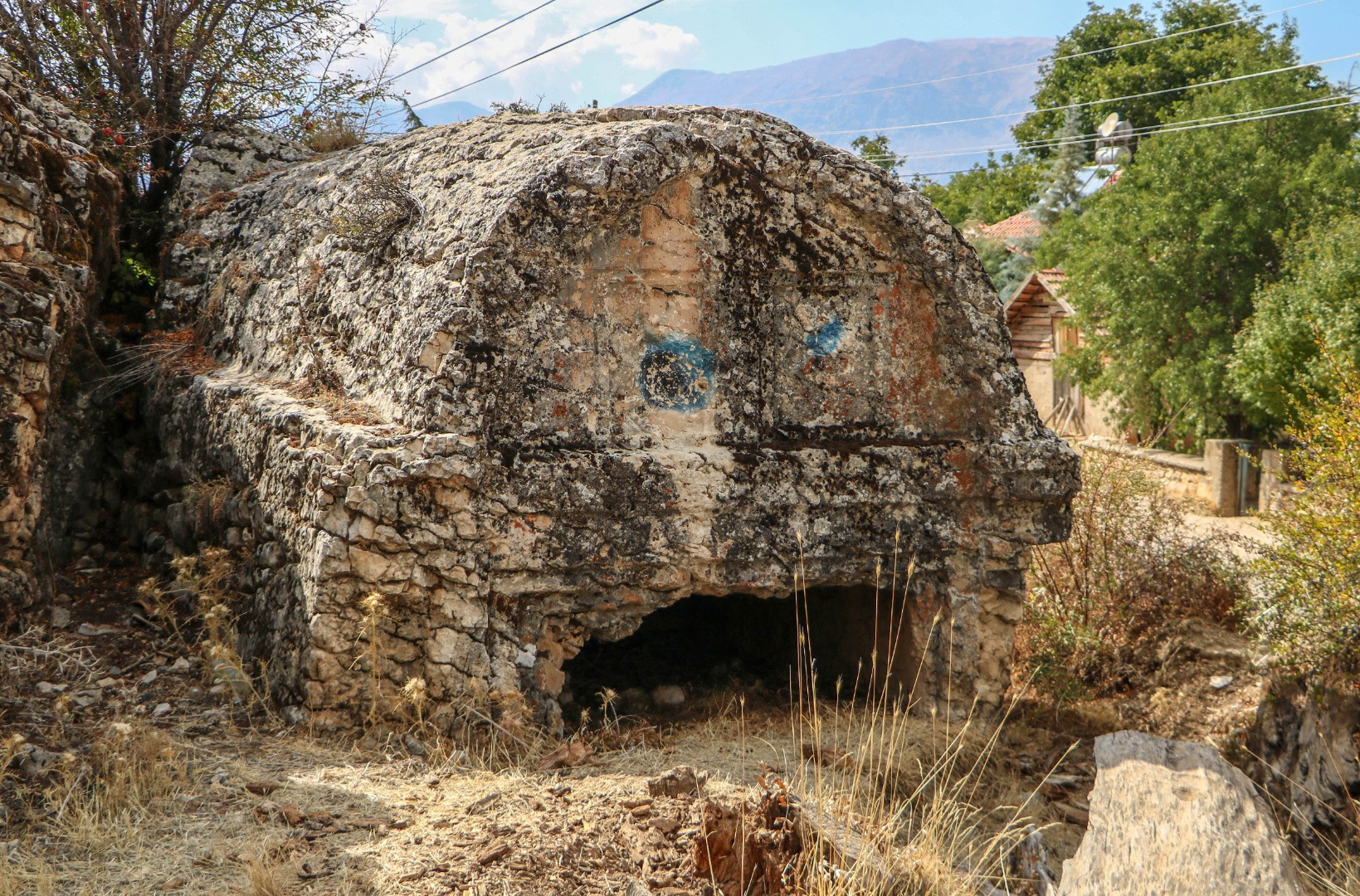 2500 yıllık mezarı define için patlattı - Resim: 6