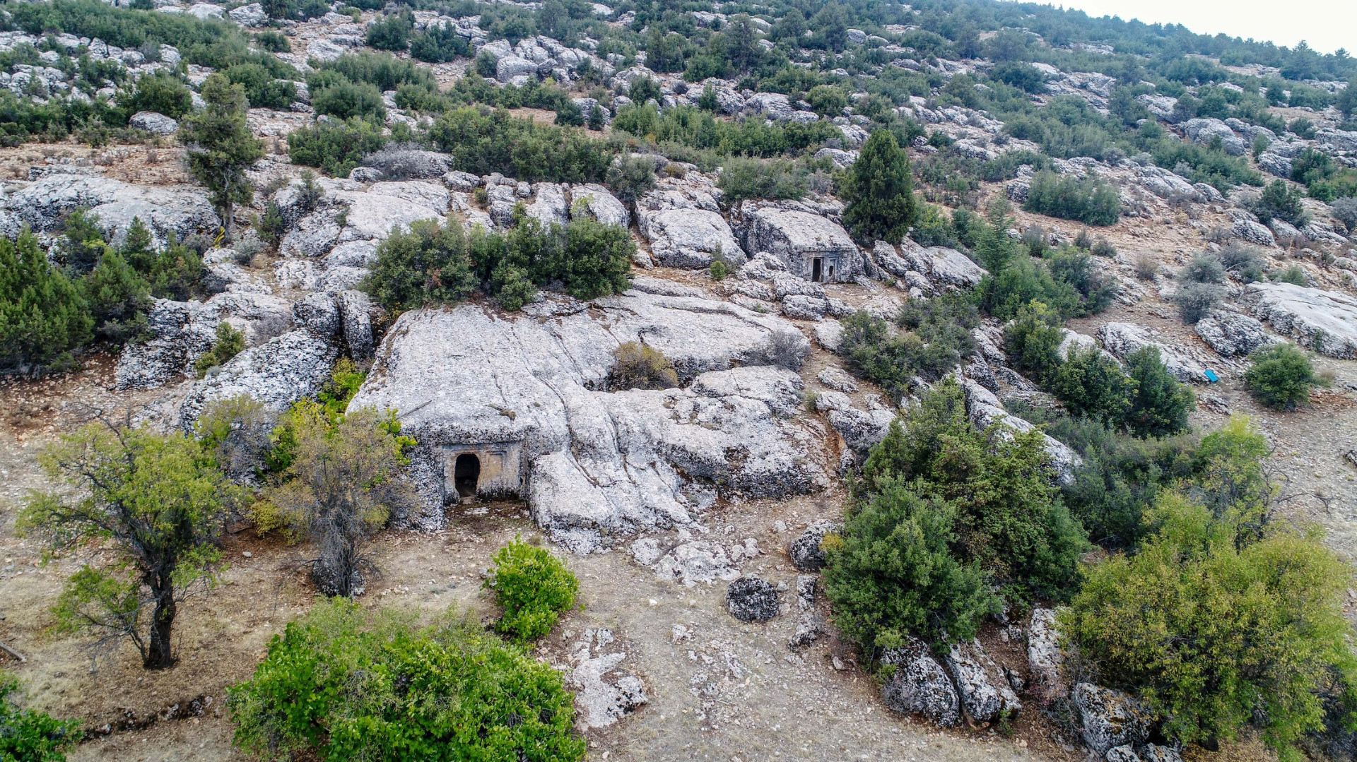 2500 yıllık mezarı define için patlattı - Resim: 2