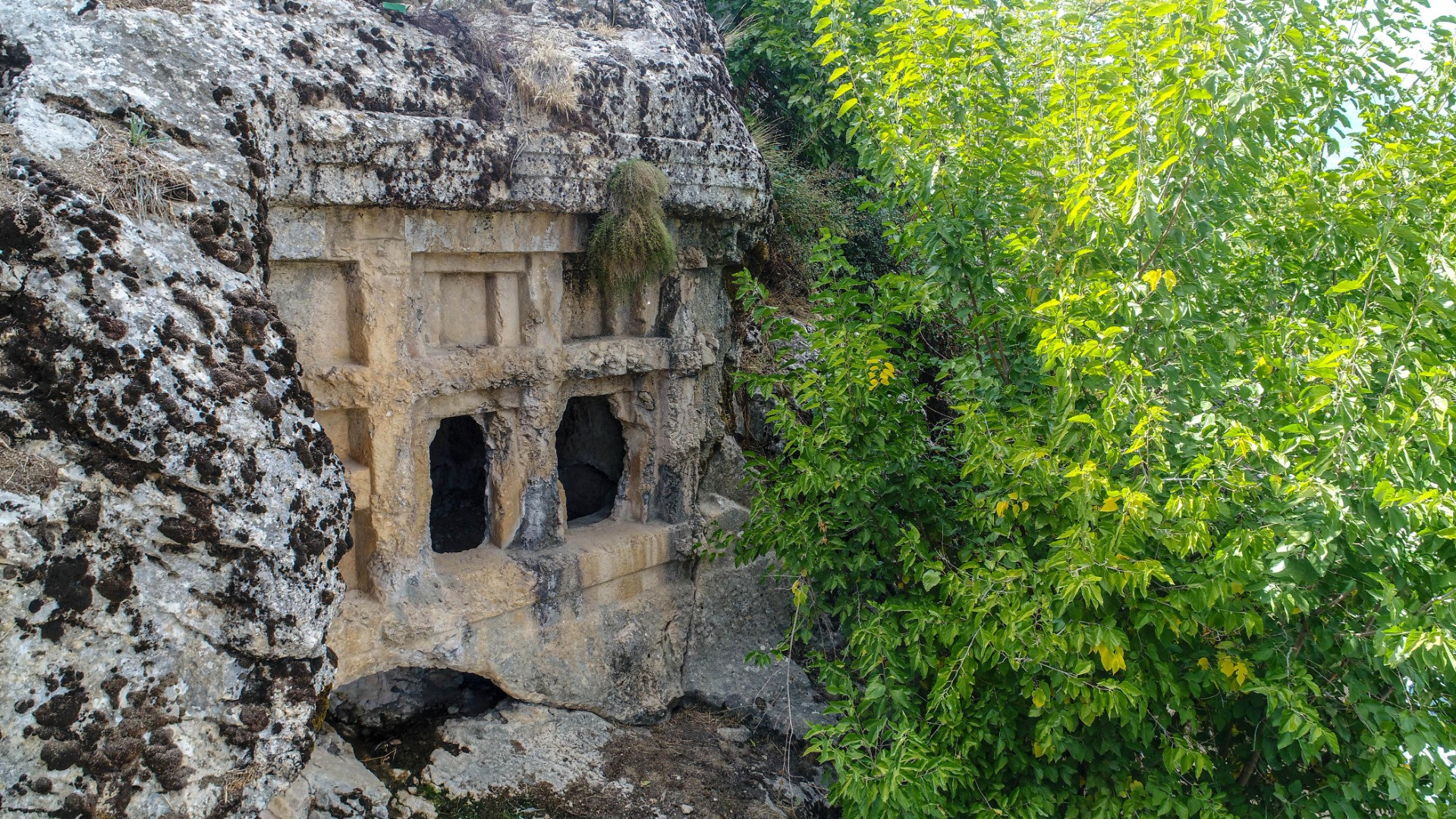 2500 yıllık mezarı define için patlattı - Resim: 7