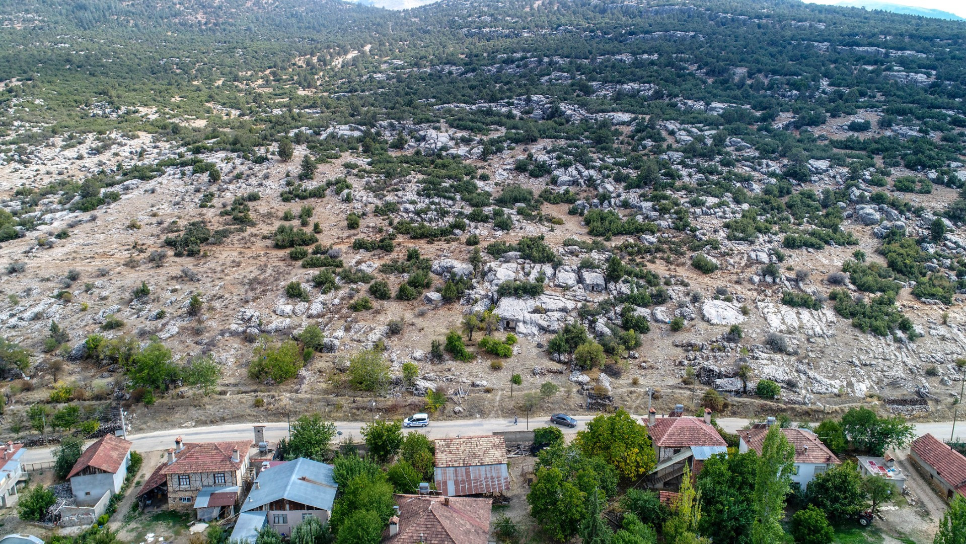 2500 yıllık mezarı define için patlattı - Resim: 1