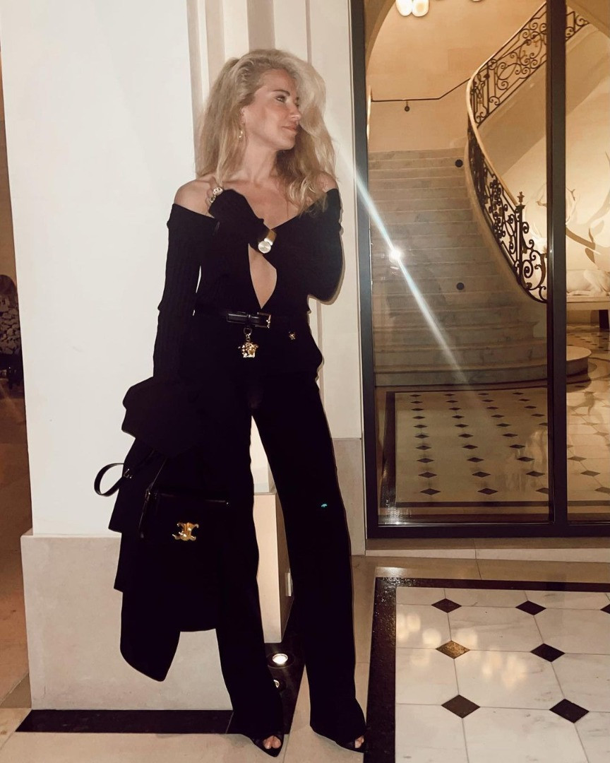 Burcu Esmersoy'un pozu olay oldu - Resim: 7