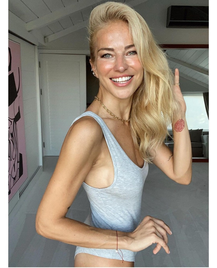 Burcu Esmersoy'un pozu olay oldu - Resim: 3