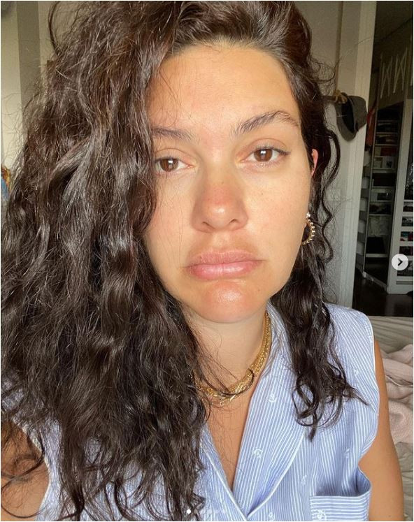 Bergüzar Korel makyajsız fotoğraflarıyla kadınlara seslendi - Resim: 1