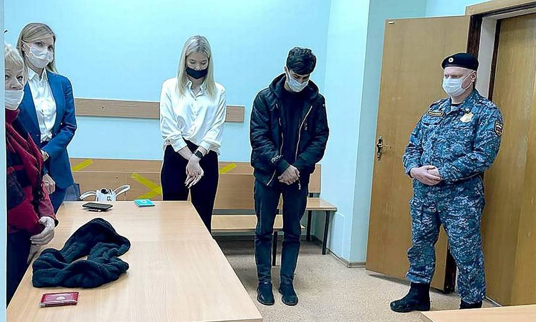 Kızıl Meydan'da kız arkadaşıyla cinsel ilişkiye girdi - Resim: 14