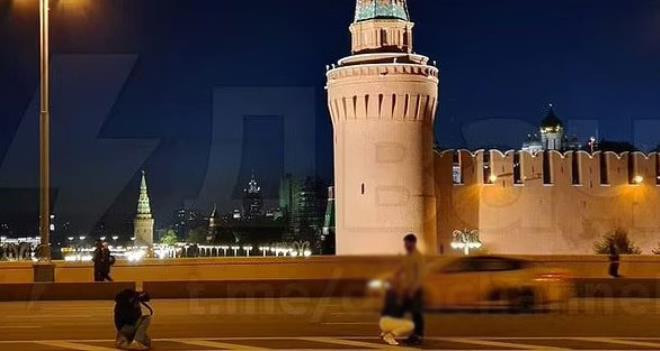 Kızıl Meydan'da kız arkadaşıyla cinsel ilişkiye girdi - Resim: 6