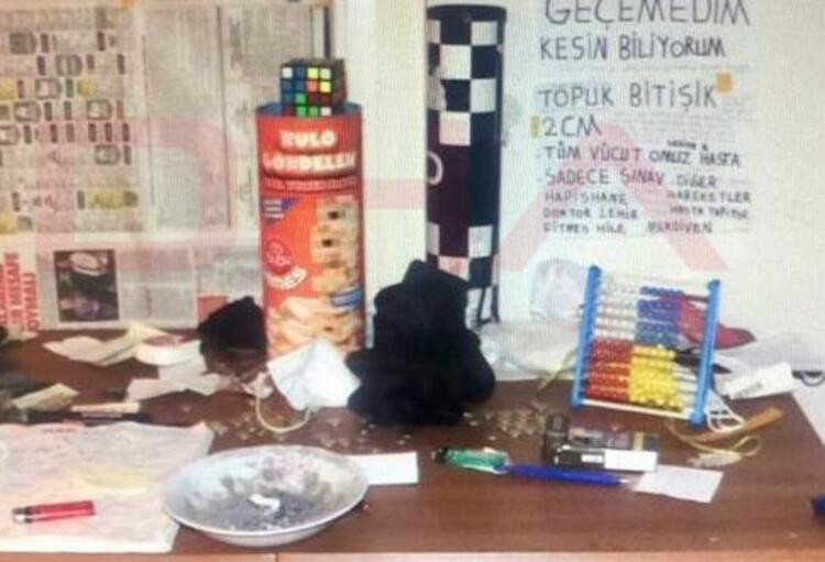 Salonun duvarlarındaki yazılar kan dondurdu. Başak Cengiz'in katili Can Göktuğ Boz'un evinin görüntüleri çekildi - Resim: 9