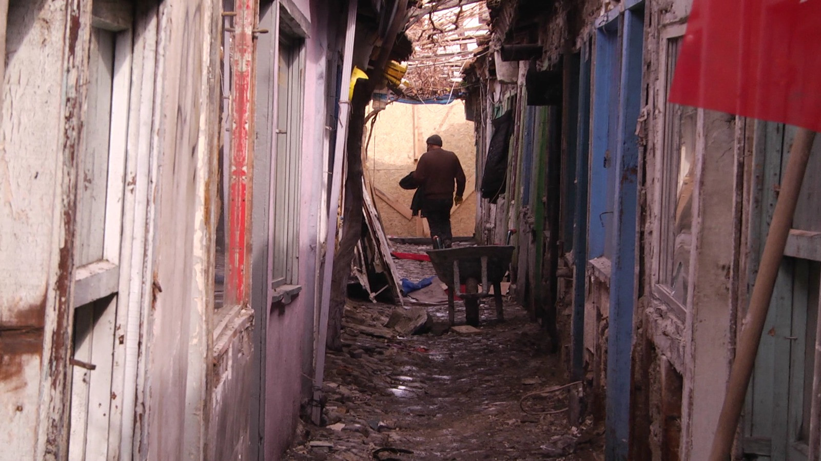 ‘Dünyanın en dar sokağı’ açılıyor. Tıklım tıklım olacak - Resim: 3