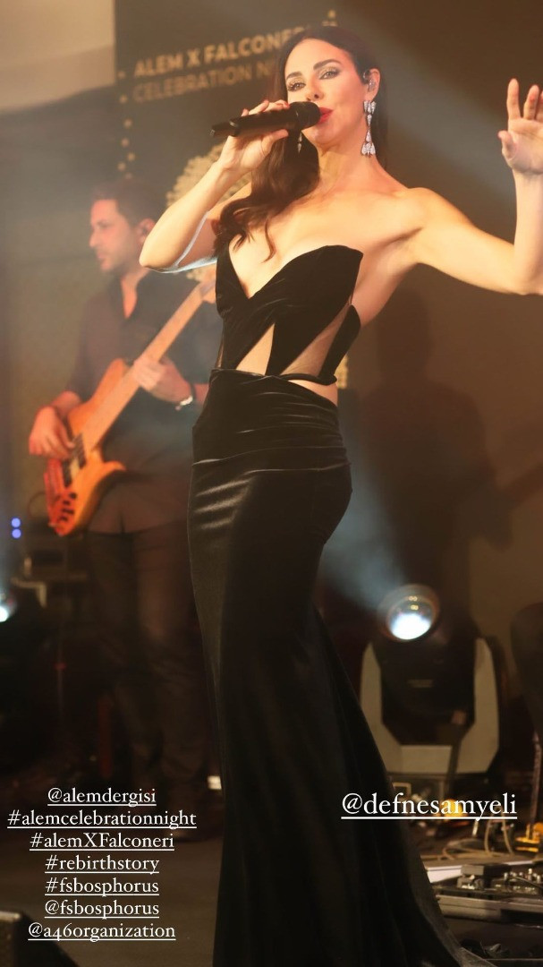 49 yaşındaki Defne Samyeli tarzıyla yıktı geçti - Resim: 11