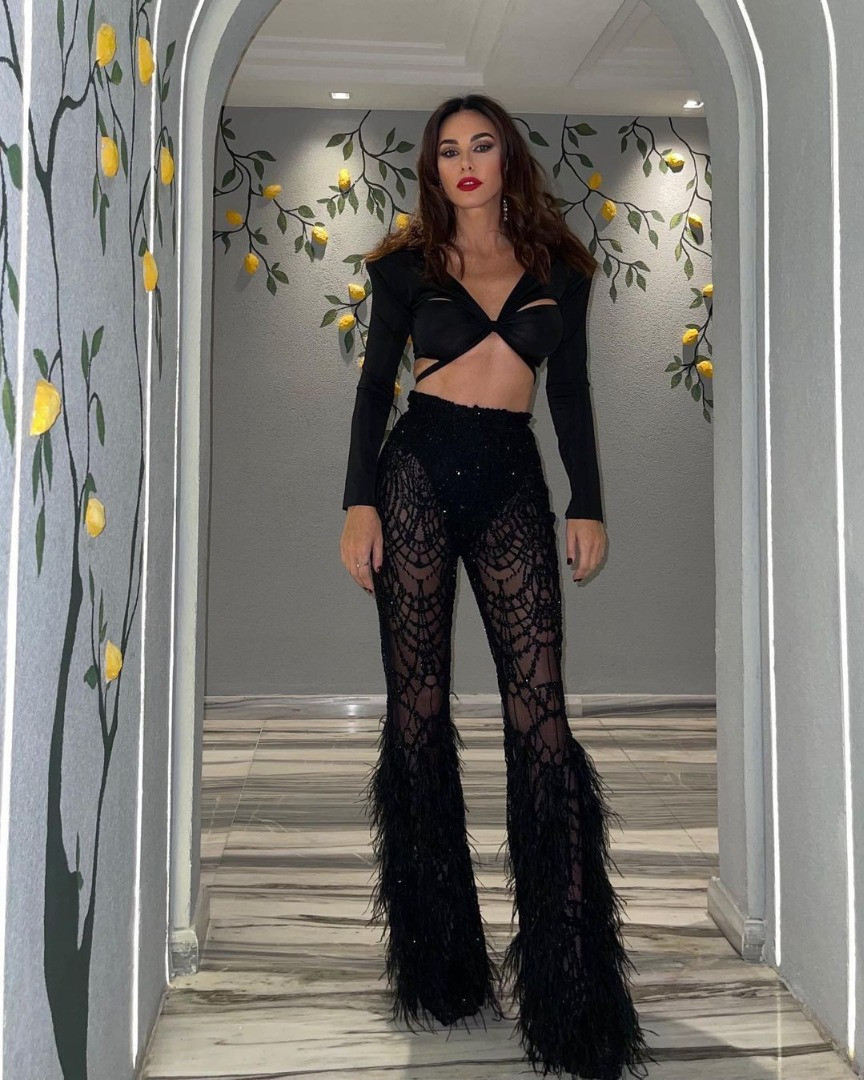 49 yaşındaki Defne Samyeli tarzıyla yıktı geçti - Resim: 7