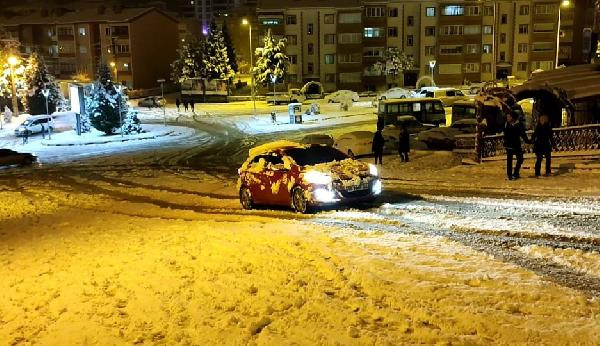 Karabük'te kar sevinci. Eline poşet alan çocuklar tepelere koştu - Resim: 8