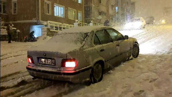 Karabük'te kar sevinci. Eline poşet alan çocuklar tepelere koştu - Resim: 2