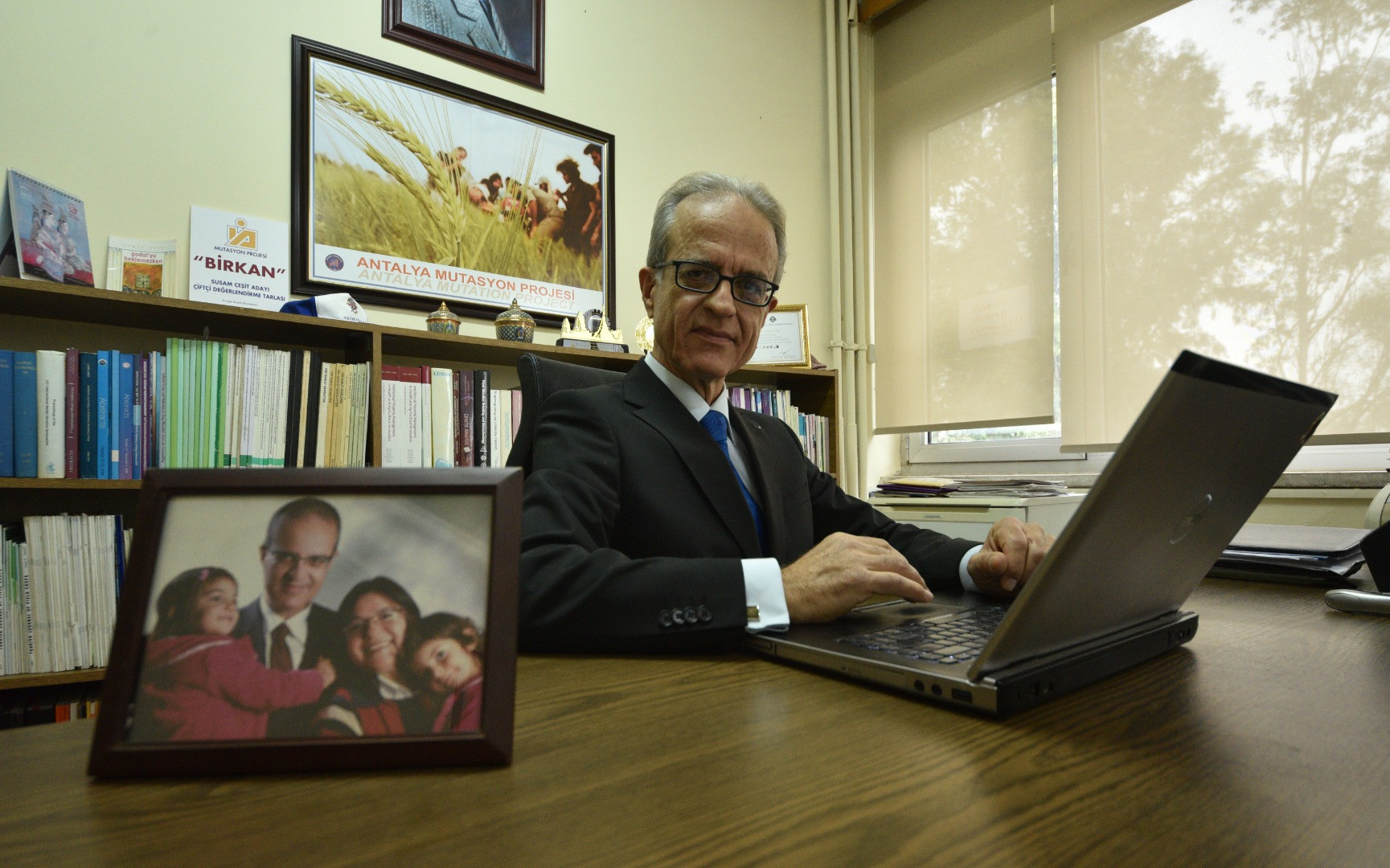 İkiz kızları istedi, profesör babaları susamı renklendirdi - Resim: 4