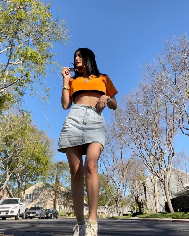 Aleyna Tilki'nin annesi mini etekli pozlarını paylaştı. Sosyal medya karıştı - Resim: 4