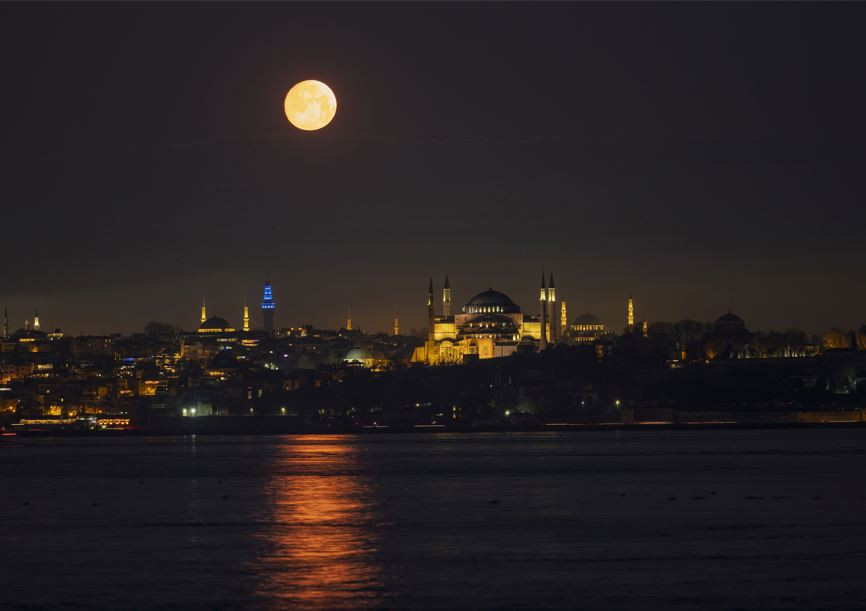 Dolunay İstanbul'da göz kamaştırdı! Ressamın tualinden çıkmış gibi... - Resim: 6