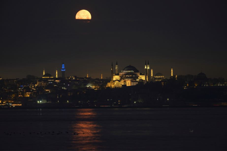 Dolunay İstanbul'da göz kamaştırdı! Ressamın tualinden çıkmış gibi... - Resim: 5
