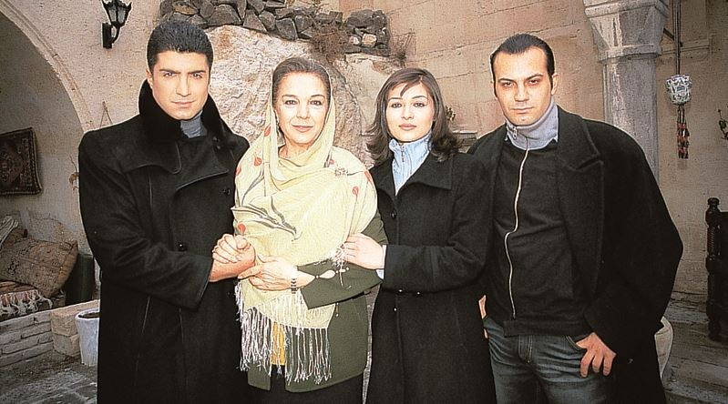 Yayınlandıkları dönem herkesi televizyona kilitleyen 15 nostaljik Türk dizisi - Resim: 11