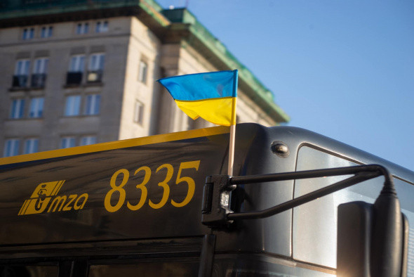 Varşova'da devlet binalarına Ukrayna bayrağının renkleri yansıtıldı - Resim: 16