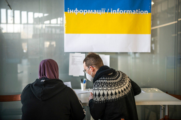 Varşova'da devlet binalarına Ukrayna bayrağının renkleri yansıtıldı - Resim: 13