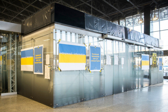 Varşova'da devlet binalarına Ukrayna bayrağının renkleri yansıtıldı - Resim: 12